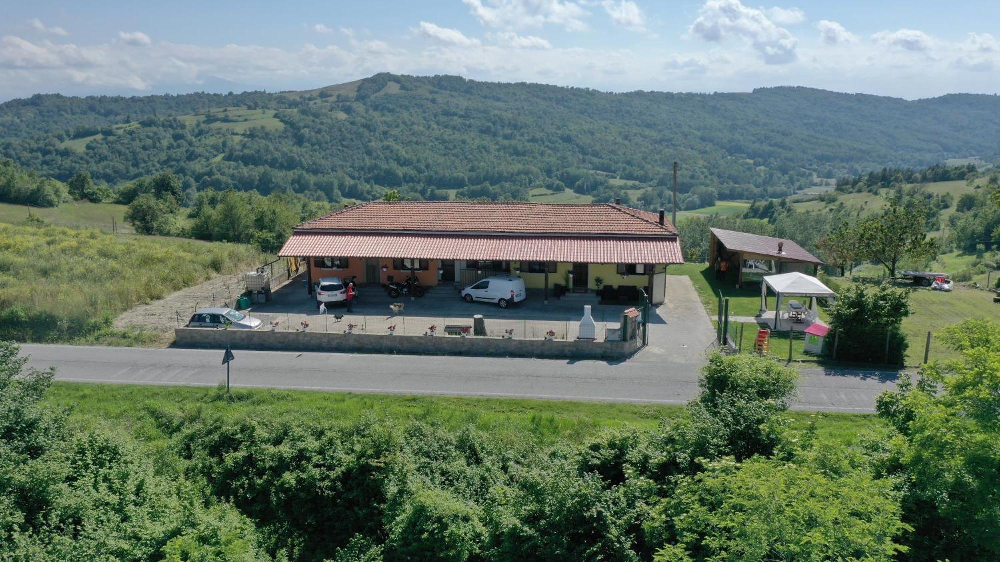 Casa Vacanze Mombarcaro Luaran gambar