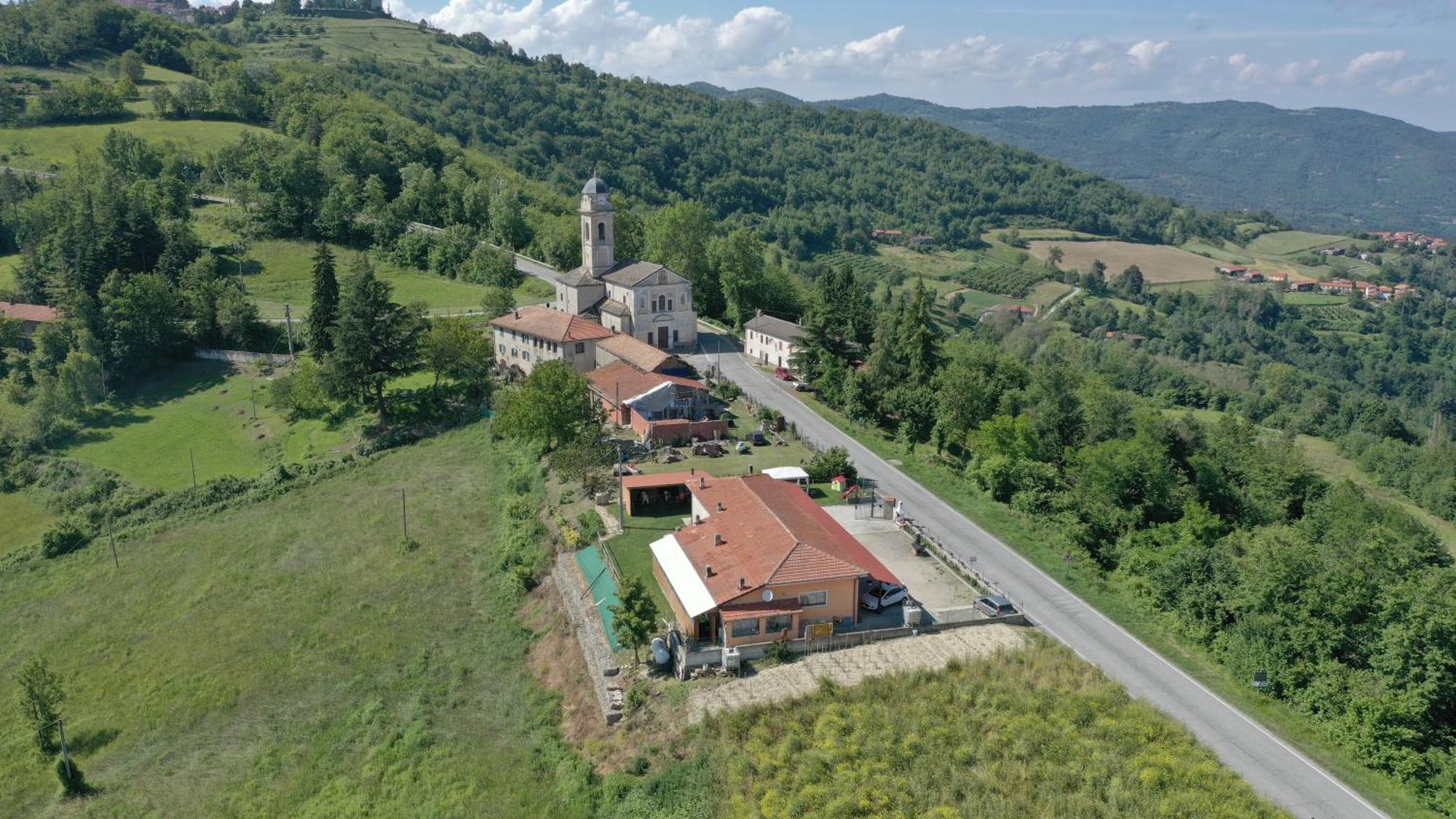 Casa Vacanze Mombarcaro Luaran gambar