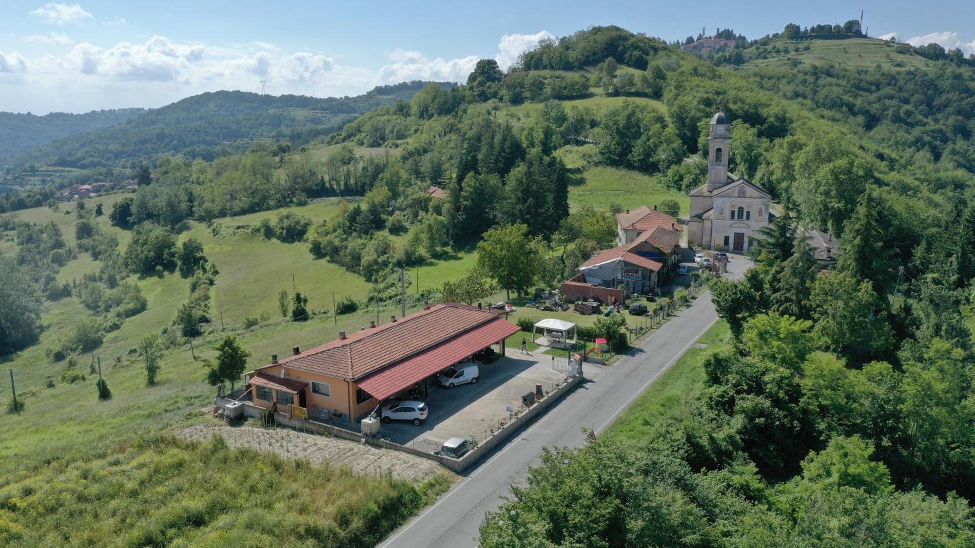 Casa Vacanze Mombarcaro Luaran gambar